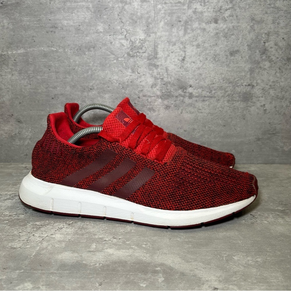 Adidas Swift Run Running Shoes CG4117 Mens sz 11 - red